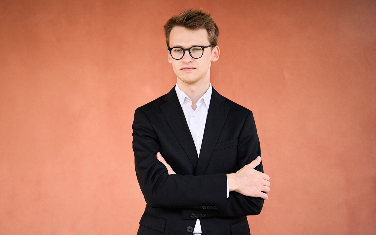 Kasparas Mikuzis (piano)
