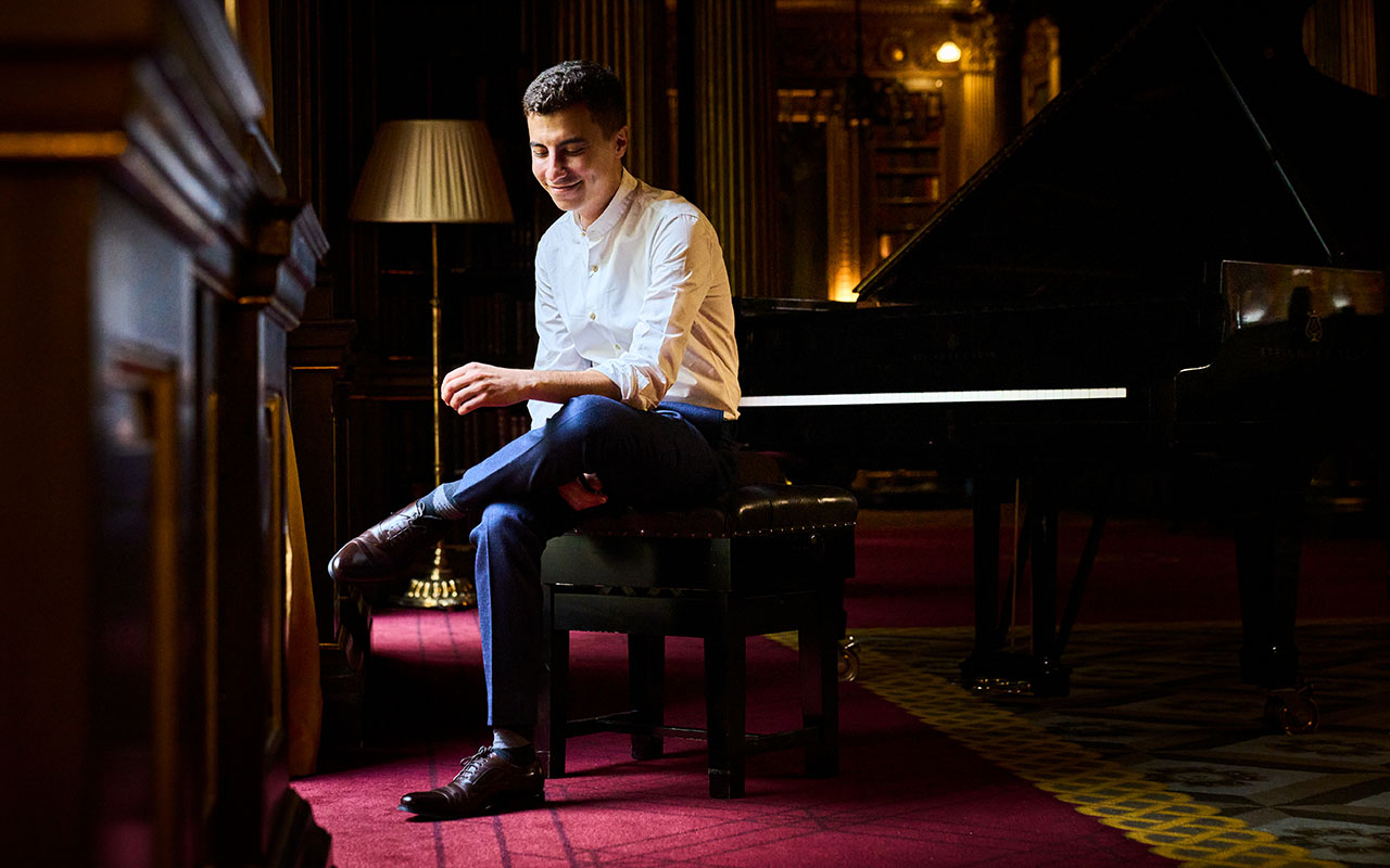 Iyad Sughayer (piano)